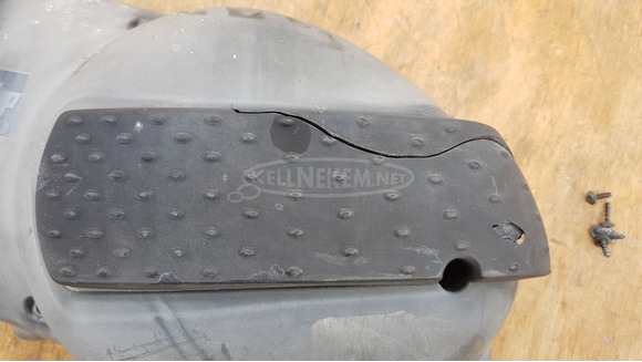 Aprilia Scarabeo 500 kuplung fedél borítás sérült - 4/10