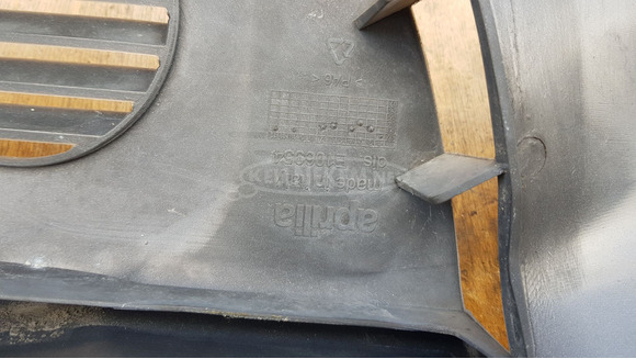 Aprilia Scarabeo 500 kuplung fedél borítás sérült - 10/10