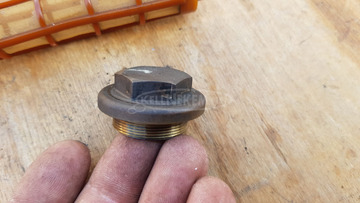 Aprilia Scarabeo 500 olajleeresztő csavar