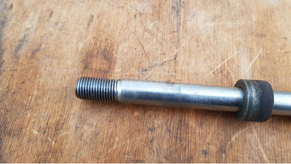 Aprilia Scarabeo 500 első keréktengely - 2/4