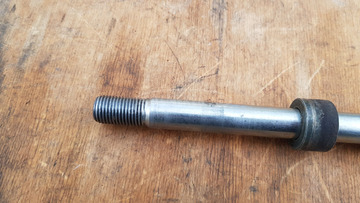 Aprilia Scarabeo 500 első keréktengely