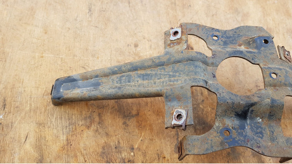 Aprilia Scarabeo 500 első sárvédő tartó keret - 2/6