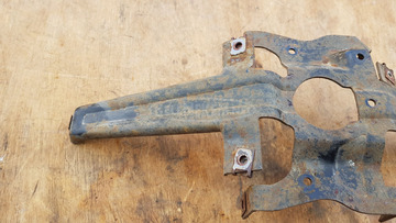 Aprilia Scarabeo 500 első sárvédő tartó keret