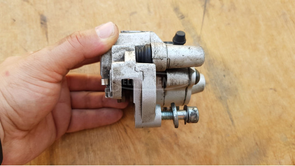 Malaguti Centro 125 - 160 hátsó féknyereg - 6/7