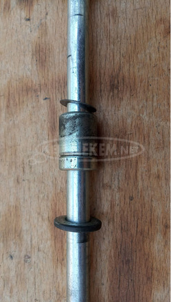 Malaguti Centro 125 - 160 első keréktengely - 3/6