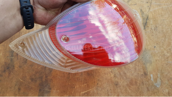 Aprilia scarabeo light 125 - 200 hátsó lámpa burkolat - 8/10