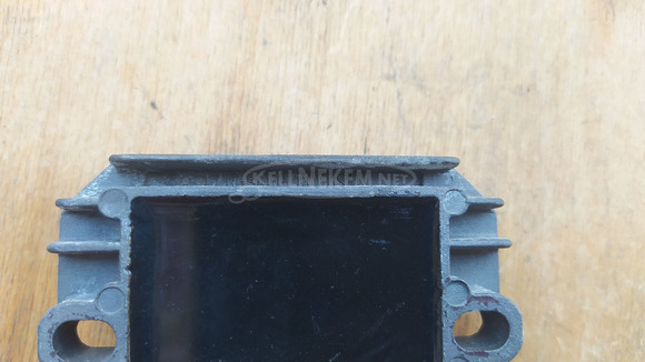 Aprilia scarabeo light 125 - 200 feszültségszabályzó - 4/5