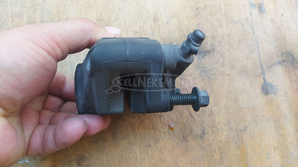 Aprilia scarabeo light 125 - 200 hátsó féknyereg - 6/7