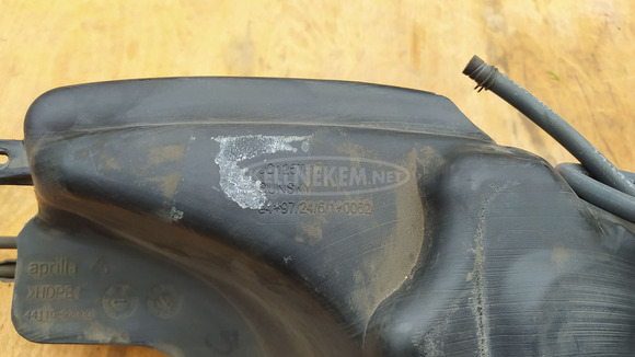 Aprilia scarabeo light 125 - 200 karburátoros üzemanyag tank - 6/9