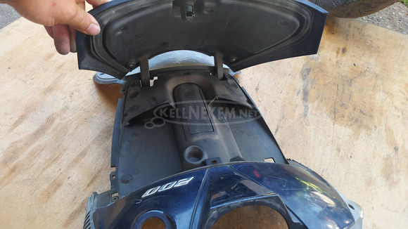 Aprilia scarabeo light 125 - 200 térdidom - 4/8