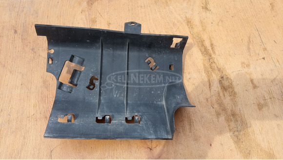 Honda Foresight 250 hűtő mögötti műanyag - 3/4