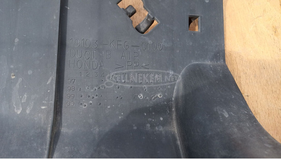 Honda Foresight 250 hűtő mögötti műanyag - 4/4