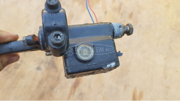 Malaguti Madison 250 főfékhenger jobbos - 7/8