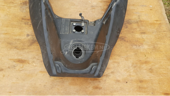 Malaguti Madison 250 üzemanyag tank - 3/9