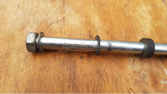 Malaguti Madison 250 első keréktengely - 2/5