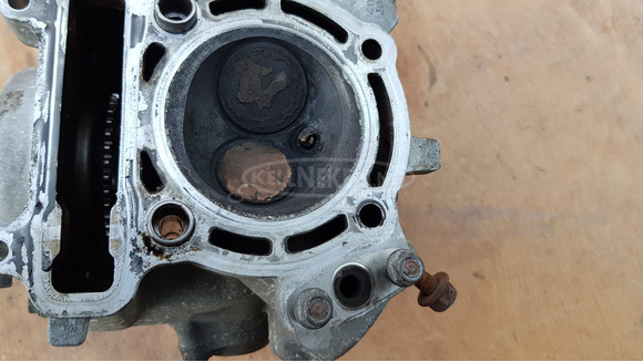 Aprilia leonardo ST 250 hengerfej - 10/10