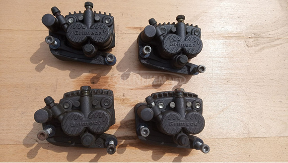 Aprilia Scarabeo 125 - 200 első féknyereg - 1/10