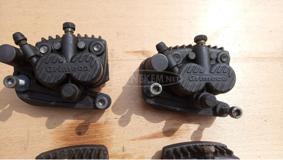 Aprilia Scarabeo 125 - 200 első féknyereg - 3/10