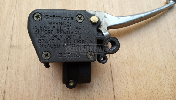 Aprilia Scarabeo 125 - 200 főfékhenger jobbos - 2/10