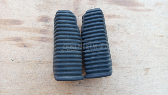 Aprilia Scarabeo 125 - 200 hátsó lábtartó pár - 1/8