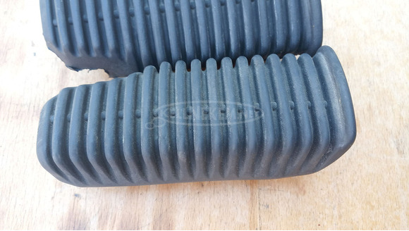 Aprilia Scarabeo 125 - 200 hátsó lábtartó pár - 2/8