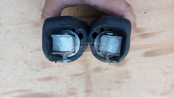 Aprilia Scarabeo 125 - 200 hátsó lábtartó pár - 7/8