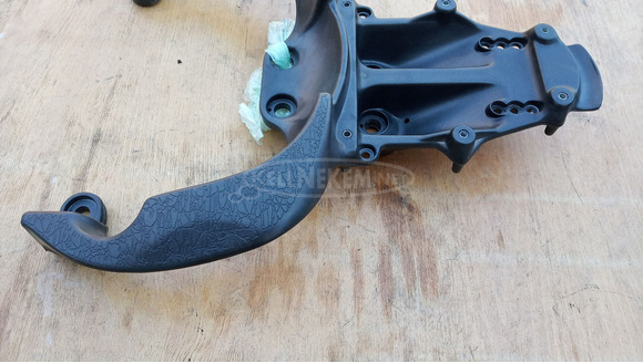 Aprilia Scarabeo 125 - 200 hátsó kapaszkodó - 2/9