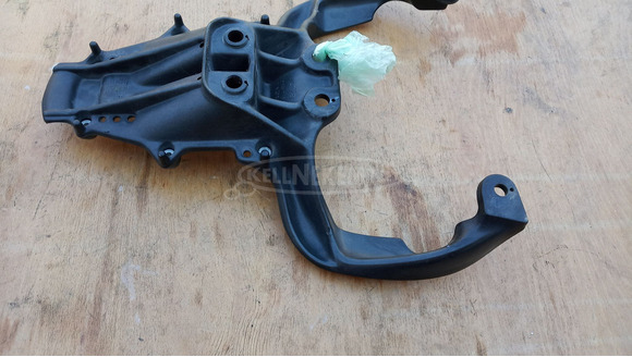 Aprilia Scarabeo 125 - 200 hátsó kapaszkodó - 8/9