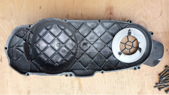 Aprilia Scarabeo 125 - 200 kuplung fedél - 2/9