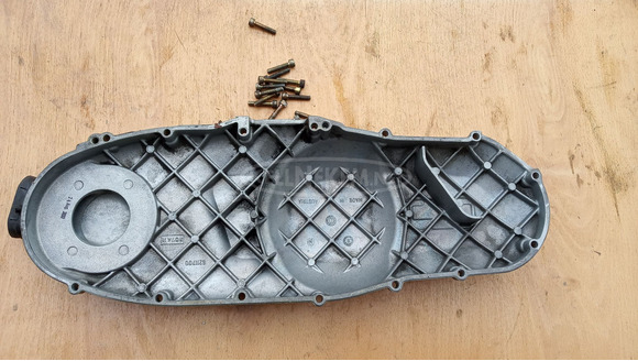 Aprilia Scarabeo 125 - 200 kuplung fedél - 7/9