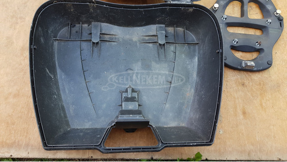 Aprilia Scarabeo 125 - 200 gyári hátsó doboz - 7/10