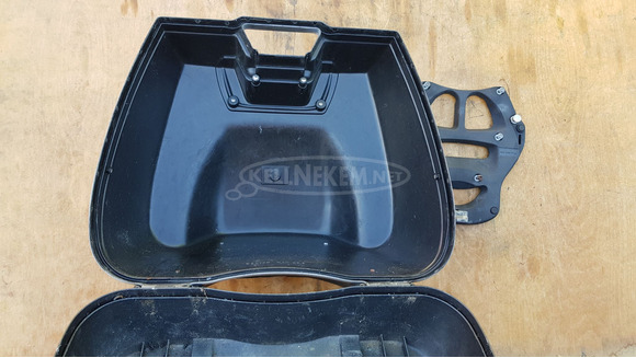 Aprilia Scarabeo 125 - 200 gyári hátsó doboz - 8/10