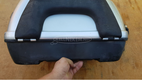 Aprilia Scarabeo 125 - 200 gyári hátsó doboz - 10/10