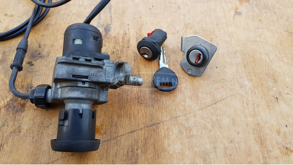 Aprilia Scarabeo 125 - 250 (piaggio) gyújtáskapcsoló zárszettel - 2/8