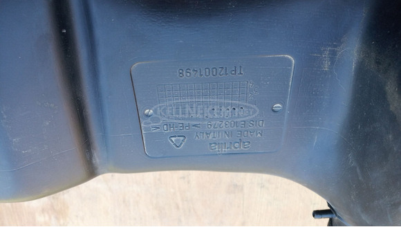 Aprilia Scarabeo 125 - 200 üzemanyag tank - 7/9