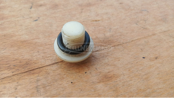 Aprilia Scarabeo 125 - 200 hajtóműolaj betöltő csavar - 4/4