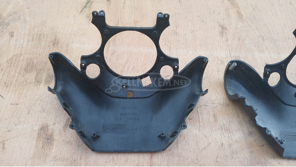 Aprilia Scarabeo 125 - 200 kormányidom hátsó - 6/9