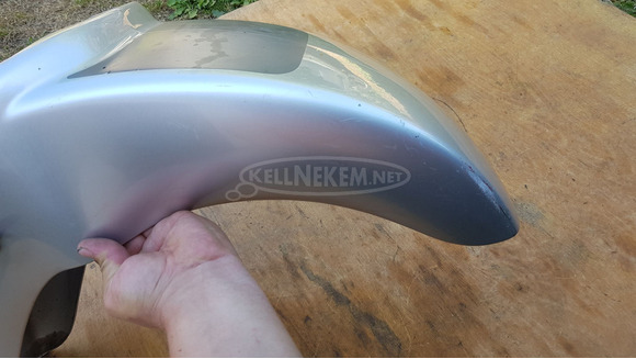 Aprilia Scarabeo 125 - 200 első sárvédő ezüst - 7/8