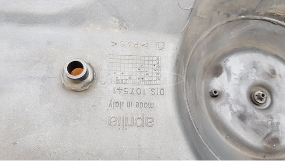 Aprilia Scarabeo 125 - 250 kuplung fedél boritás - 6/10