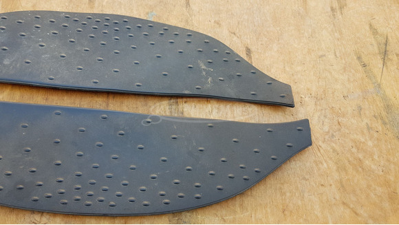 Aprilia Scarabeo 125 - 250 (piaggio) gumiszőnyeg pár - 3/8