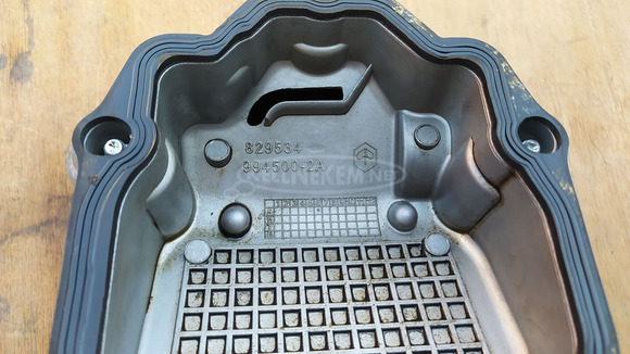 Aprilia Scarabeo 125 - 200 (piaggio) szelepfedél - 4/6