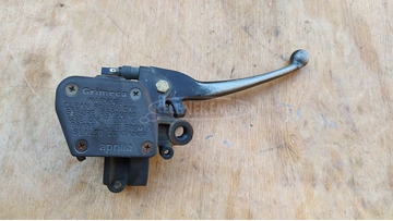 Aprilia Scarabeo 125 - 200 (piaggio) főfékhenger jobbos