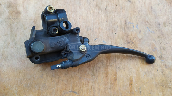 Aprilia Scarabeo 125 - 200 (piaggio) főfékhenger jobbos - 3/7