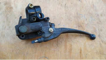 Aprilia Scarabeo 125 - 200 (piaggio) főfékhenger jobbos