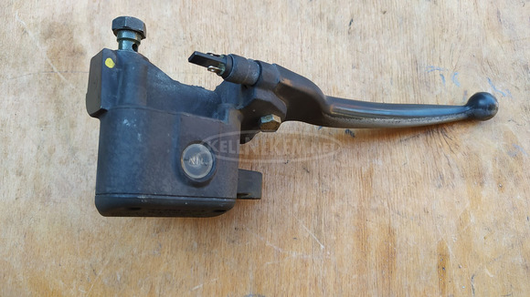 Aprilia Scarabeo 125 - 200 (piaggio) főfékhenger jobbos - 4/7