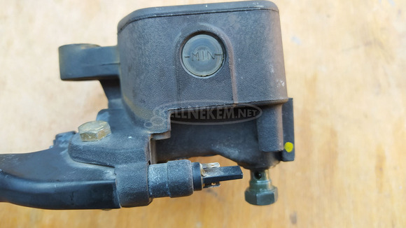 Aprilia Scarabeo 125 - 200 (piaggio) főfékhenger jobbos - 6/7