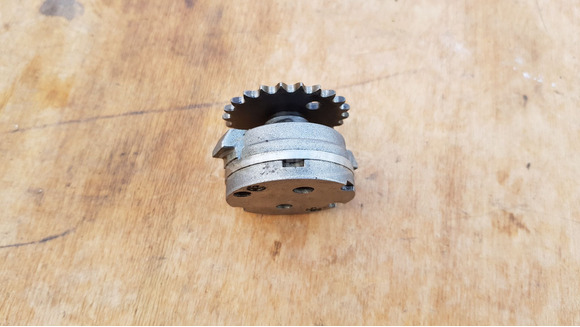 Aprilia Scarabeo 250 (piaggio) olajpumpa - 2/4