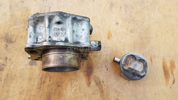 Aprilia Scarabeo 150 henger