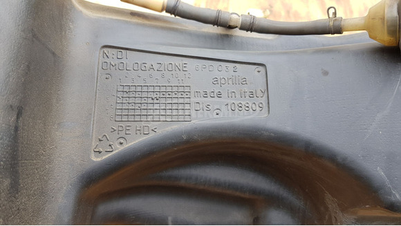 Aprilia Scarabeo 125 - 250 (piaggio) üzemanyag tank - 4/7