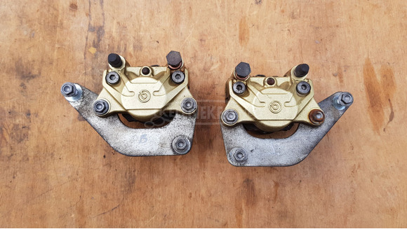 Piaggio Beverly Tourer 400 első féknyereg pár - 1/9